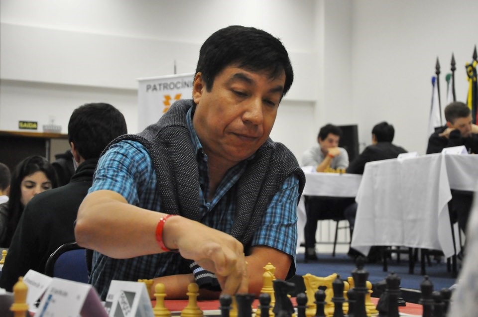 Grande mestre de xadrez participa de torneio aberto em Campo